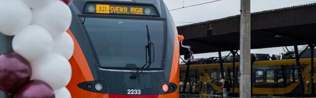 Пассажиры, направлявшиеся в Ригу и Вильнюс, опоздали на стыковочный поезд из-за поломки