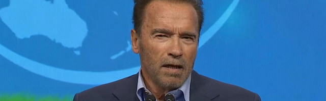 “Вы тупые”: Арнольд Шварценеггер про тех, кто не хочет вакцинироваться