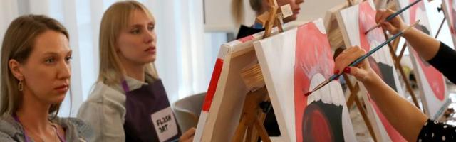 В Nautica открылась арт-ярмарка — более 300 картин можно купить по низким ценам и тем самым помочь больным раком