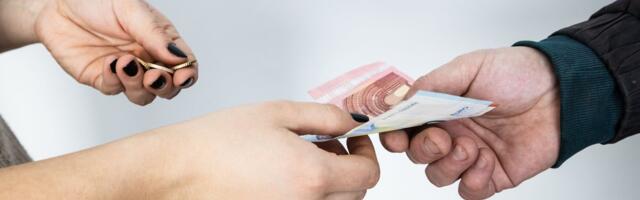 „Большинство работников соглашаются на любые условия ради стабильного дохода“. Работодатель объяснил, почему рано говорить об отмене минимальной зарплаты