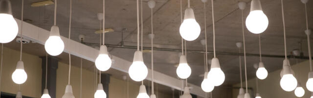 За сутки электричество на бирже подешевело почти на 57%