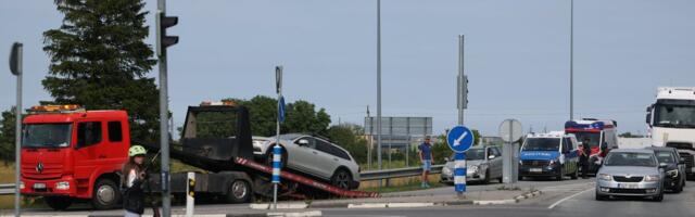 ФОТО | На Палдиском шоссе под Таллинном столкнулись три автомобиля, движение нарушено