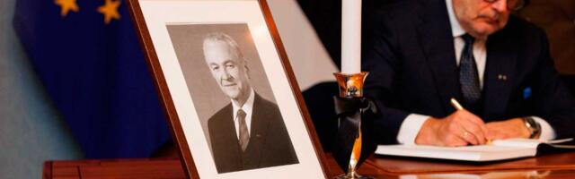 В Канцелярии президента открывается книга соболезнований Арнольду Рюйтелю