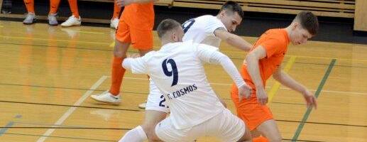 Футзал: «Феникс» в упорной борьбе уступил таллиннскому «Космос»