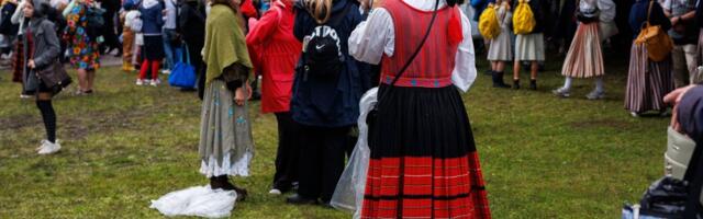 Потерянные и найденные на празднике песни и танца вещи ждут своих владельцев