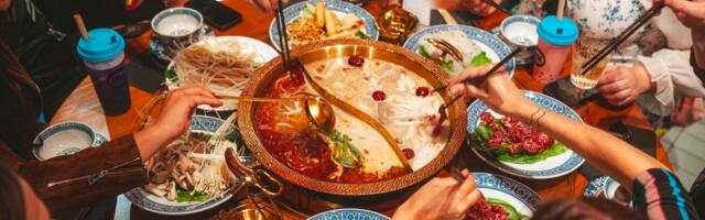 Хот-пот, китайское барбекю, бао-бургеры и малатан: в фудкорте Viru Keskus открылись новые ресторанные концепции