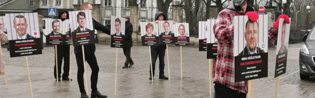 "Стоим за свободу": в Таллине проходит недельный митинг против поправок в закон