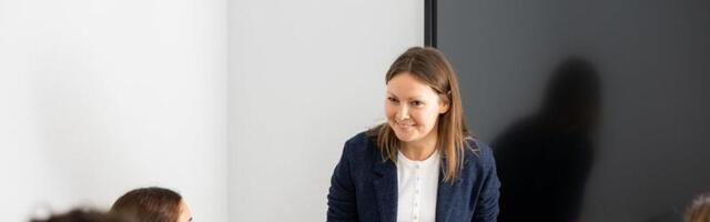 Таллинн повысит зарплаты квалифицированных учителей и специалистов поддержки на 100 евро