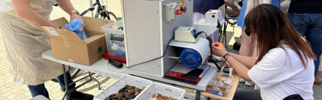 ФОТО | "Янтарные выходные" в Паланге: туристы не жалеют денег на украшения из янтаря, трехзначные суммы — это только начало