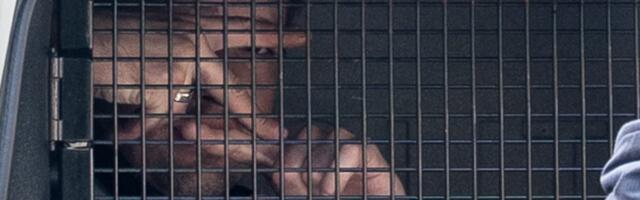 ФОТО | На присяге полицейских кадетов на площади Вабадузе пьяный мужчина выкрикивал пророссийские лозунги