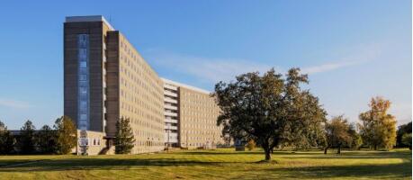 Мужчине с переломом в EMO предложили обезболивающее и отправили домой