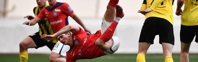 ЧЭ по футболу: пярнуский "Вапрус" и нарвский "Транс" сыграли по нулям