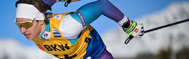 ФОТО | „Нас это не интересует“. На финише лыжной многодневки „Тур де Ски“ присутствовали болельщики с российскими флагами