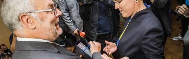 Политики не спешат приоткрывать завесу тайны над именами возможных кандидатов в президенты, но выделились два канцлера