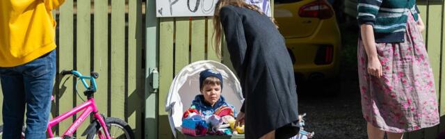 Скандал на столичной ярмарке: дети торговали продуктами перед своими домами