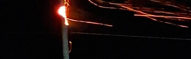 Два эстонских острова остались без света из-за пожара