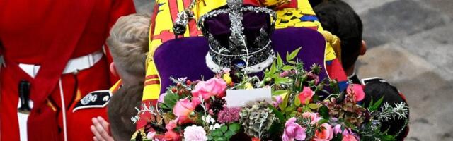 ФОТО И ВИДЕО | Похороны Елизаветы II: гроб с телом королевы опустили в склеп