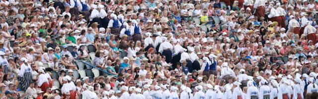 В пункт первой помощи Праздника танца обращаются с мозолями, ушибами и обезвоживанием