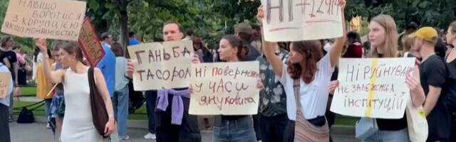 Тысячи украинцев вышли на протесты против ограничения независимости НАБУ и САП