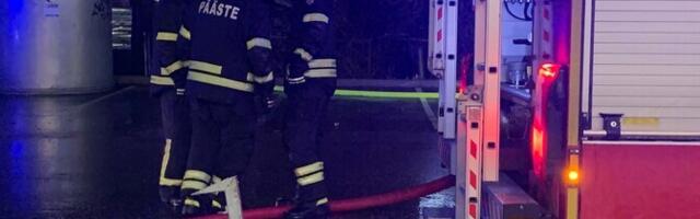 В Нарве рядом с заправкой загорелся автомобиль