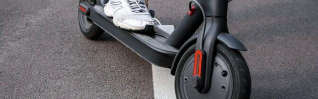 В Нарве электросамокатчик пострадал в столкновении с автомобилем