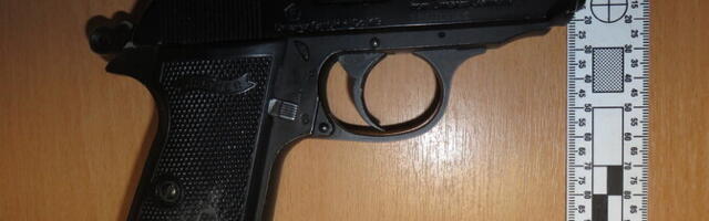 В таллиннском магазине мужчина напал на охранников