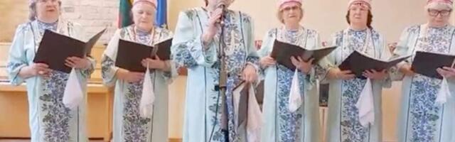 Коллектив хора «Золотой возраст» поздравил своего руководителя