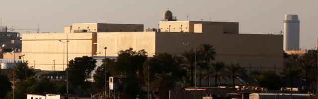 „Может быть опасно“. Трамп заявил, что США вывозят часть персонала из посольств на Ближнем Востоке