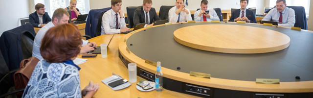 Премьер-министр известил президента об отставке правительства