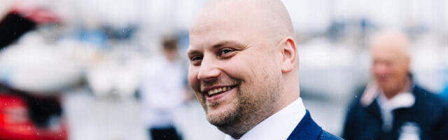 Ярван разрешил бы автомобилям с двумя пассажирами использовать полосу общественного транспорта