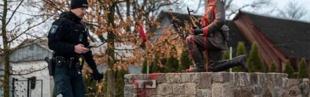 За осквернение памятника командиру партизан три иностранца получили тюремные сроки