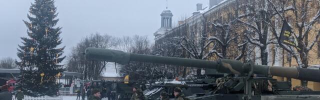 ФОТО: В Нарве прошло торжественное построение и выставка вооружения силовых структур