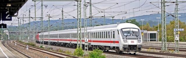 В Германии поезд столкнулся с грузовиком, есть пострадавшие