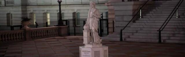 У Белого дома установили статую Колумба