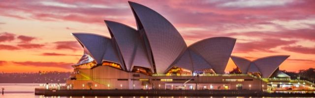 Австралия сохранит границы закрытыми до 2021 года