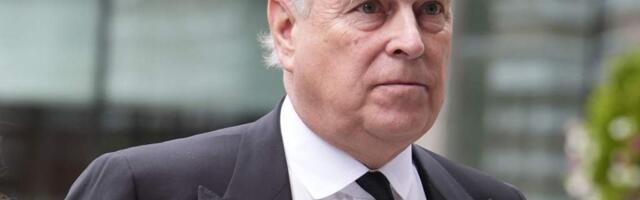 Принц Эндрю отказывается от королевских титулов из-за связей с Эпштейном