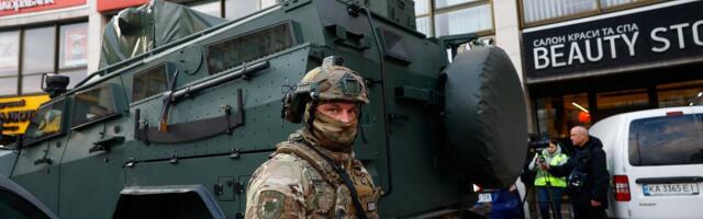 В Киеве уроженец Москвы открыл стрельбу по прохожим и захватил заложников в супермаркете