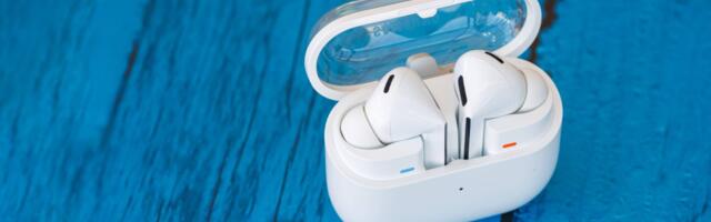 Сауну в Каламая ваши наушники не переживут. А вот внезапный ливень — возможно