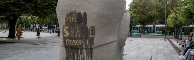 „Впервые за 84 года“. Пенсионер, несколько раз осквернивший памятник Пятсу, легко отделался в суде