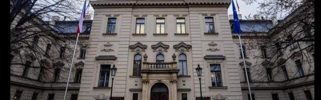 Перед зданием правительства Чехии убрали с флагштока украинский флаг