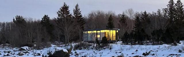 На эстонском побережье появился стеклянный домик для встречи рассветов и закатов