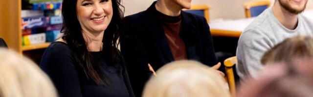 Премьер находится с визитом в Исландию, встретится с руководством страны