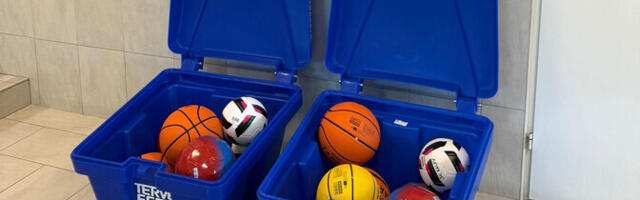 В спортивном комплексе "Калев" в Силламяэ установили ящики с мячами