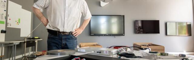 «Здесь легче дышится»: латвийский изобретатель переехал в Эстонию и мечтает покорить рынок звукозаписи