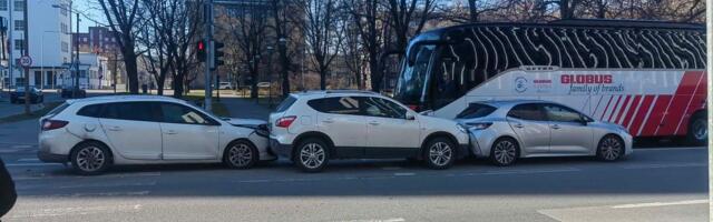 ФОТО | Цепная авария в центре Таллинна: столкнулись четыре автомобиля