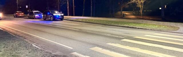 ФОТО | На пешеходном переходе мужчина получил тяжелые травмы