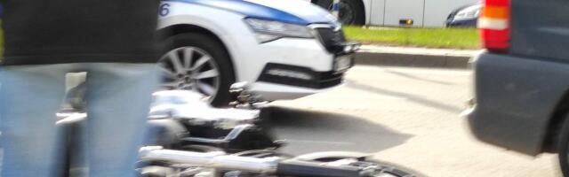 ФОТО | ДТП с участием мотоциклиста произошло на Нарвском шоссе