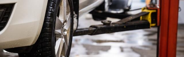 Борьба официальных представительств с автомастерскими: неужели из-за шикарного зала ожидания закручивание гаек стоит втрое дороже?