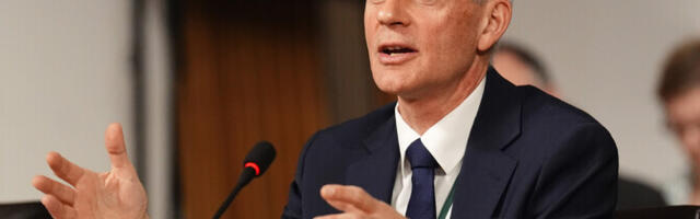 Директор Би-би-си уходит в отставку после обвинений в манипуляции с речью Трампа