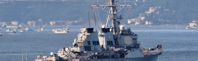 Американский ракетный эсминец вошел в воды Черного моря